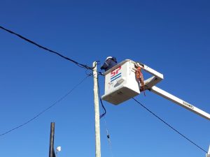 Servicios Públicos amplía la red eléctrica en el barrio Los Alerces