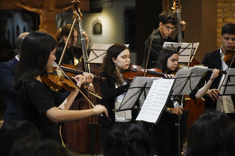 “Glaciares en Concierto 2023”: Las Orquestas Salesiana de Puerto Natales y Juvenil El Calafate cerraron la primera jornada