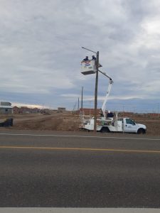 Servicios Públicos instala luminarias en accesos a barrios de Río Gallegos
