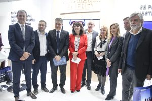 Alicia recorrió los stands del 2° Foro de Transición Energética