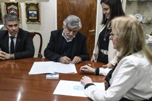Alicia firmó convenios para fortalecer el desarrollo energético de Santa Cruz