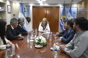 Alicia firmó convenios para fortalecer el desarrollo energético de Santa Cruz