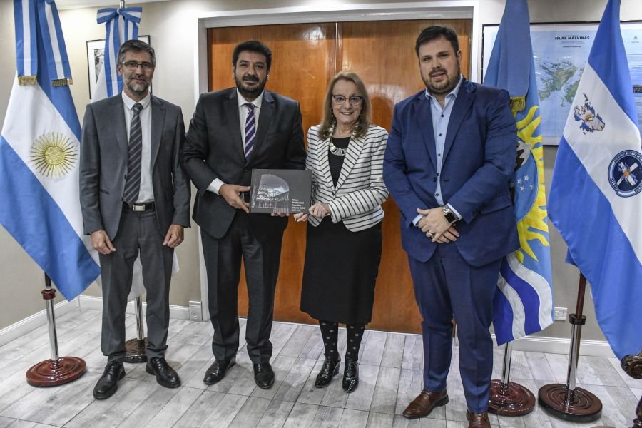 El Gobierno firmó convenios para fortalecer el Sistema Penitenciario de Santa Cruz
