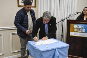 El Gobierno firmó actas para el inicio de la construcción del nuevo acueducto de Río Gallegos