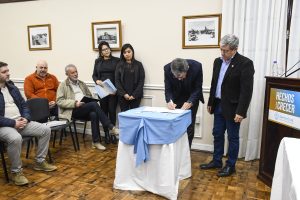 El Gobierno firmó actas para el inicio de la construcción del nuevo acueducto de Río Gallegos