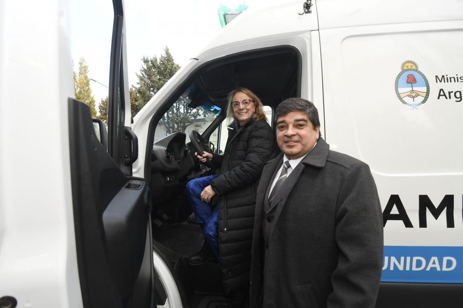 Hechos Para Crecer: renovación del parque automotor en el sistema de salud de Santa Cruz