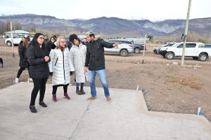 Alicia finalizó su visita a Lago Posadas con recorrido de obras y un reconocimiento a su trayectoria*
