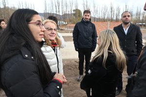 Alicia finalizó su visita a Lago Posadas con recorrido de obras y un reconocimiento a su trayectoria*