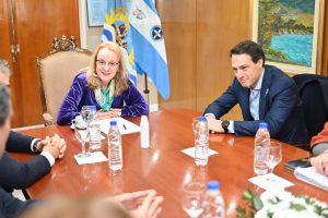 Hecho histórico: Alicia firmó acuerdo para comenzar la exploración de la formación Palermo Aike en Santa Cruz