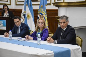 Hecho histórico: Alicia firmó acuerdo para comenzar la exploración de la formación Palermo Aike en Santa Cruz