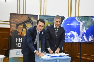 Hecho histórico: Alicia firmó acuerdo para comenzar la exploración de la formación Palermo Aike en Santa Cruz