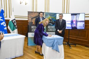 Hecho histórico: Alicia firmó acuerdo para comenzar la exploración de la formación Palermo Aike en Santa Cruz