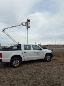 Río Gallegos: Servicios Públicos instala iluminación en el acceso al barrio Ayres Argentinos