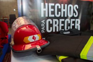 Inversión en seguridad: Alicia entregó equipamiento estructural para sofocar incendios por más de 39 millones de pesos