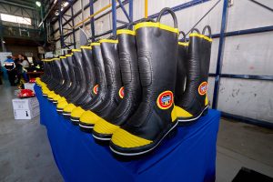 Inversión en seguridad: Alicia entregó equipamiento estructural para sofocar incendios por más de 39 millones de pesos