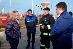 Inversión en seguridad: Alicia entregó equipamiento estructural para sofocar incendios por más de 39 millones de pesos