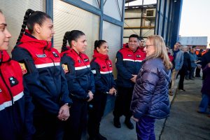 Inversión en seguridad: Alicia entregó equipamiento estructural para sofocar incendios por más de 39 millones de pesos