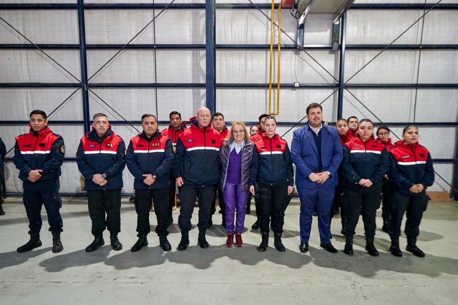 Inversión en seguridad: Alicia entregó equipamiento estructural para sofocar incendios por más de 39 millones de pesos