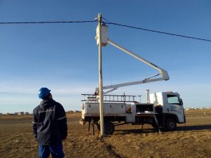 Río Gallegos: Servicios Públicos inició las labores para iluminar los accesos a barrios desde la Ruta 3