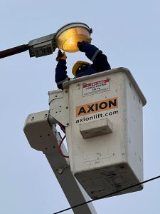 Se realizaron tareas de mantenimiento del alumbrado en barrios de Caleta Olivia