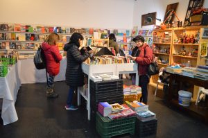 Editoriales y libreros dicen "presente" en la 29° Feria Provincial del Libro