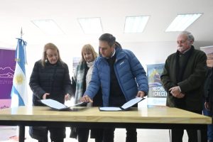 Alicia inauguró las instalaciones de la Intendencia Parque Nacional Bosques Petrificados