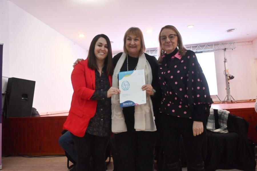 El Gobierno firmó nuevos convenios que beneficiarán a la comunidad de Jaramillo y Fitz Roy