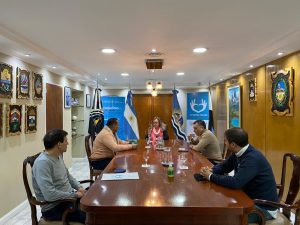 Alicia firmó el convenio para la ampliación del Hospital de Los Antiguos