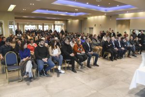 Alicia entregó certificados de posesión de tierras a familias de Río Gallegos