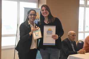 Alicia entregó certificados de posesión de tierras a familias de Río Gallegos