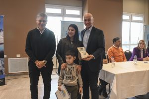 Alicia entregó certificados de posesión de tierras a familias de Río Gallegos