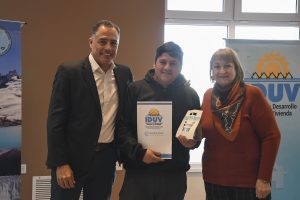 Alicia entregó certificados de posesión de tierras a familias de Río Gallegos