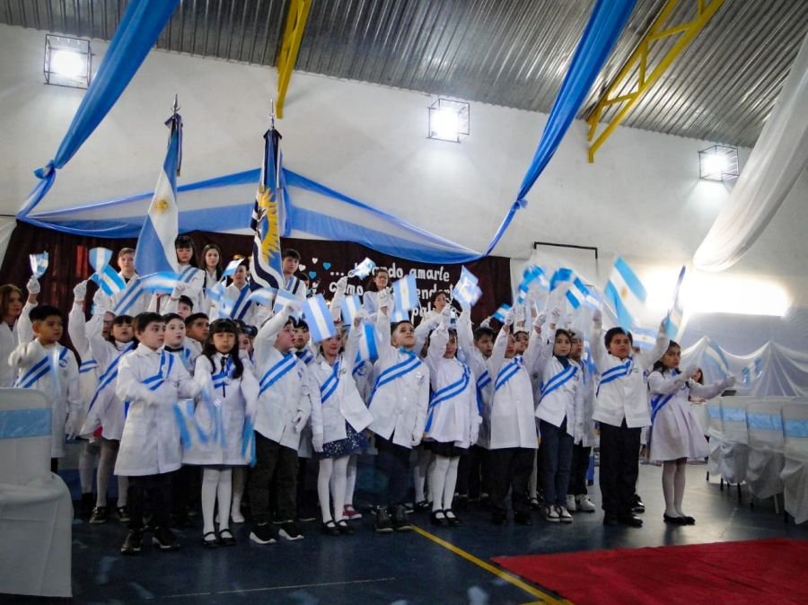 Estudiantes prometieron lealtad a la Bandera “Mirando a Malvinas” en todas las escuelas de Santa Cruz