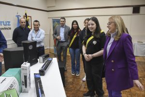 Alicia entregó equipamiento de sonido a estudiantes del Colegio Ladvocat