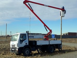 Destacan obras para regularizar el suministro eléctrico en el barrio Santa Cruz
