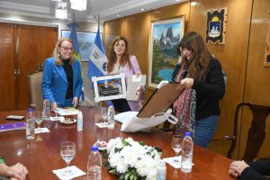 Alicia recibió a autoridades del Ministerio de las Mujeres, Género y Diversidad de la Nación en Casa de Gobierno
