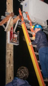 Servicios Públicos sigue ampliando redes de agua y energía eléctrica en 28 de Noviembre