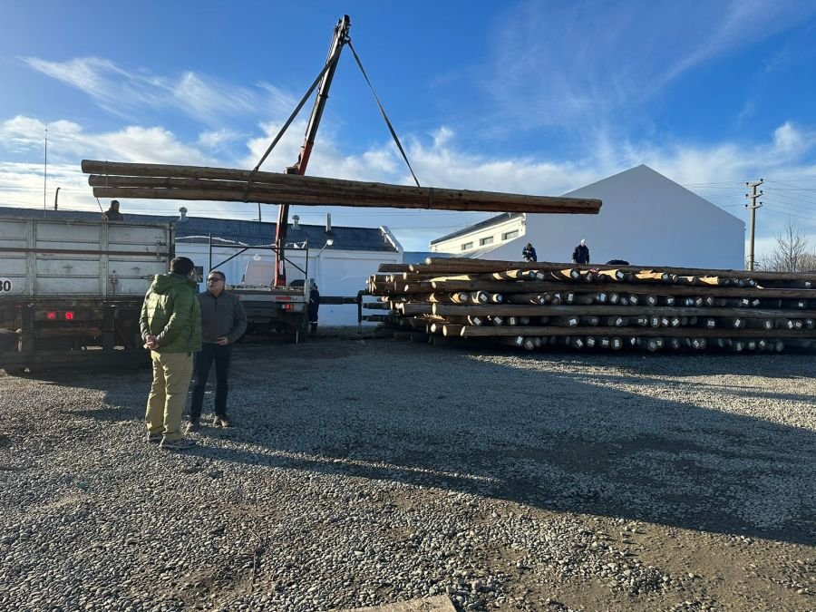 Llegaron los materiales para la construcción del tendido eléctrico de 28 de Noviembre