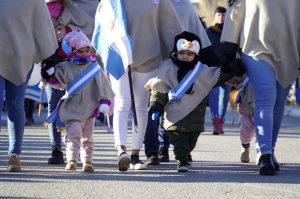 El pueblo de Santa Cruz conmemoró el 207° Aniversario de la Declaración de la Independencia en Piedra Buena