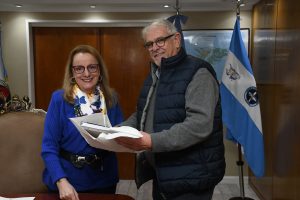 Alicia se reunió con el nuevo jefe del aeropuerto de El Calafate