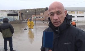 Gobierno y Municipio trabajaron de manera articulada para asistir a los vecinos por las fuertes lluvias en Caleta Olivia