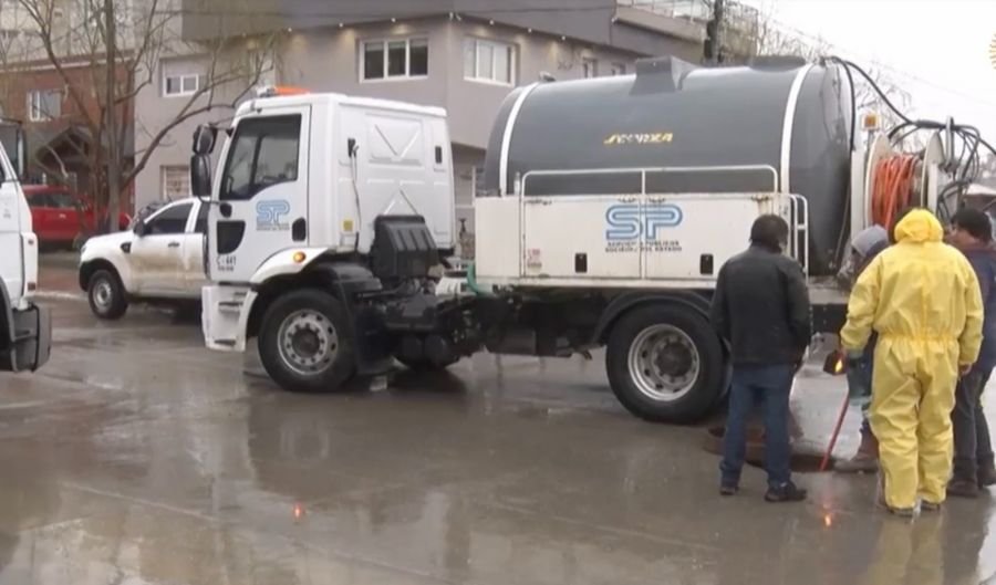 Gobierno y Municipio trabajaron de manera articulada para asistir a los vecinos por las fuertes lluvias en Caleta Olivia