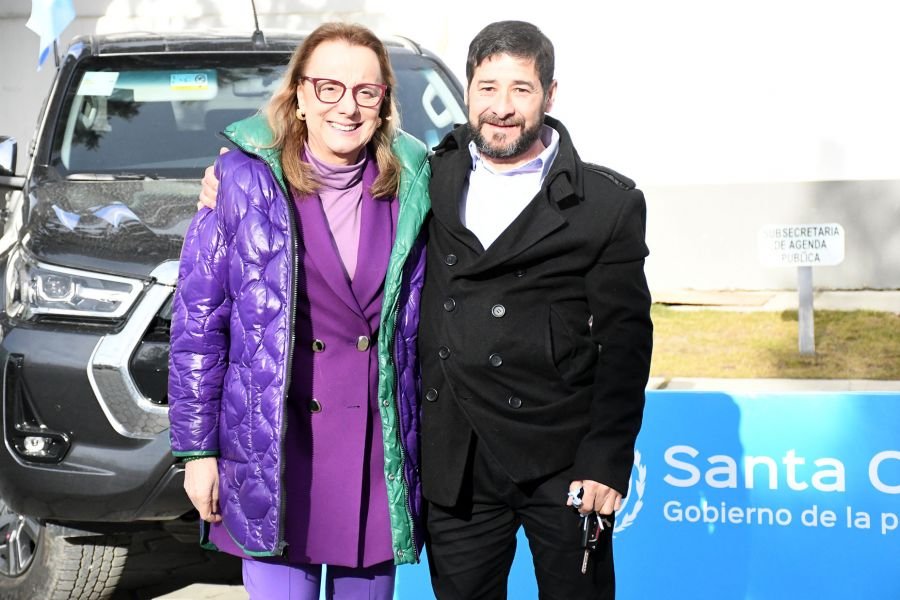 Fortalecimiento del Parque Automotor: Alicia entregó nuevas unidades móviles a Koluel Kaike