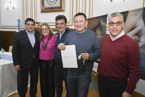 Fortalecimiento del segundo nivel sanitario: Alicia entregó ambulancias a seis localidades de Santa Cruz