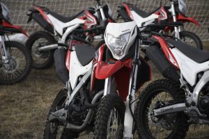 Alicia entregó equipamiento destinado a la producción agropecuaria de Santa Cruz