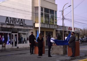 El Gobierno provincial acompañó el izamiento Patrio por el 210° Aniversario del 25 de Mayo