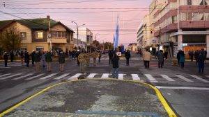 El Gobierno provincial acompañó el izamiento Patrio por el 210° Aniversario del 25 de Mayo