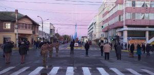 El Gobierno provincial acompañó el izamiento Patrio por el 210° Aniversario del 25 de Mayo