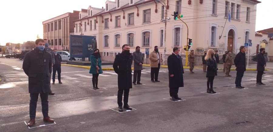 El Gobierno provincial acompañó el izamiento Patrio por el 210° Aniversario del 25 de Mayo