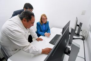 Hechos Para Crecer: Alicia inauguró el resonador del Hospital Regional